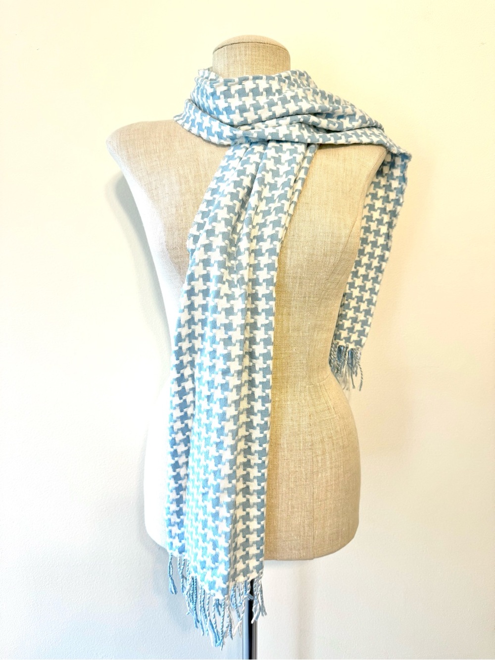 100% Cashmere Scarf Light Blue Cream Houndstooth Made in England Vintage EUC